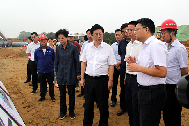 市領(lǐng)導(dǎo)張迎春、夏建平、劉明理等參加調(diào)研，望城區(qū)領(lǐng)導(dǎo)孔玉成、鄒特等陪同調(diào)研