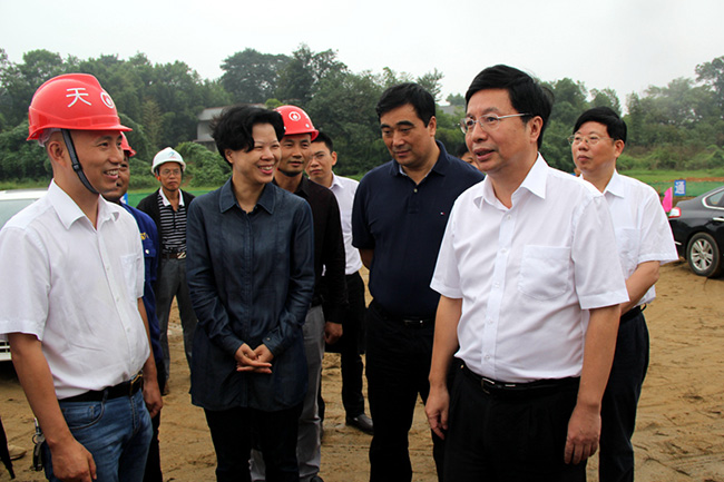 市領(lǐng)導(dǎo)張迎春、夏建平、劉明理等參加調(diào)研，望城區(qū)領(lǐng)導(dǎo)孔玉成、鄒特等陪同調(diào)研