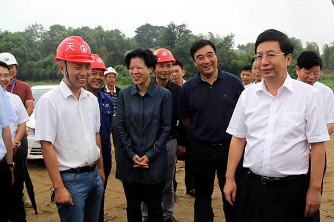 市領(lǐng)導(dǎo)張迎春、夏建平、劉明理等參加調(diào)研，望城區(qū)領(lǐng)導(dǎo)孔玉成、鄒特等陪同調(diào)研